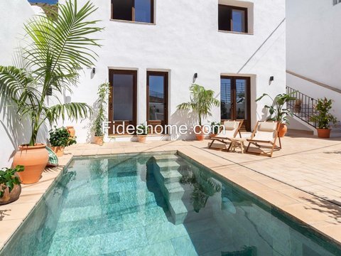 First photo of the property