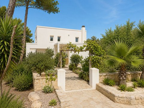 3-bedroom freehold villa in Ibiza — photo 1 of 5