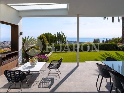 First photo of the property