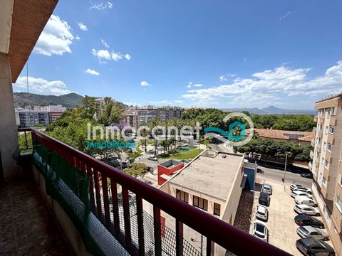 First photo of the property