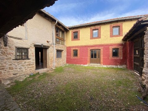 First photo of the property
