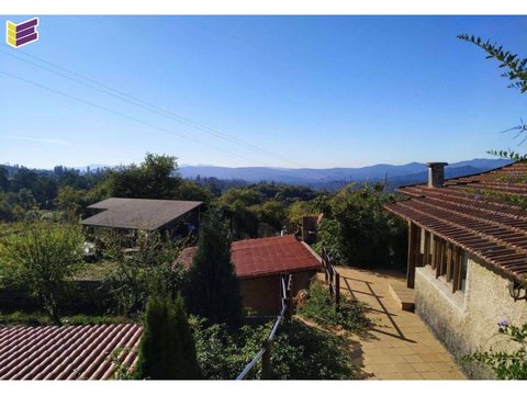 First photo of the property