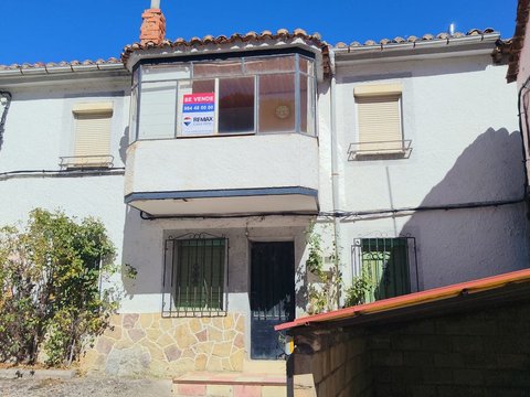 First photo of the property