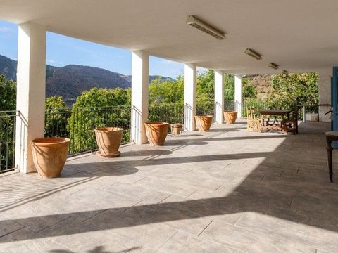 First photo of the property