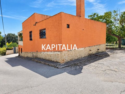 First photo of the property