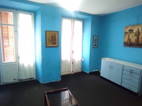 First photo of the property