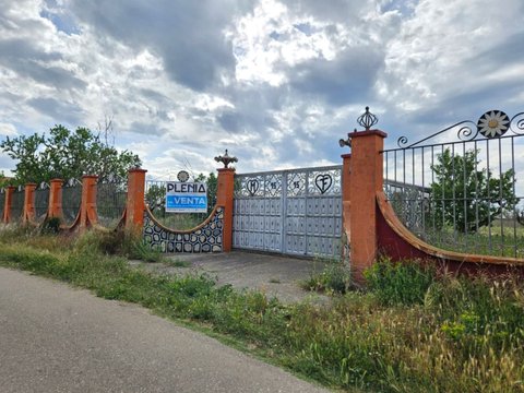 First photo of the property
