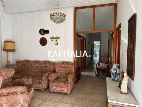 First photo of the property
