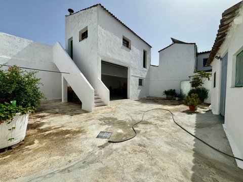 First photo of the property