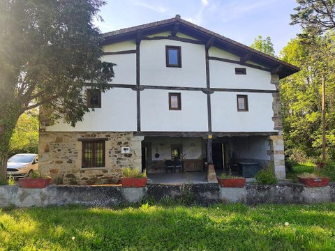 First photo of the property