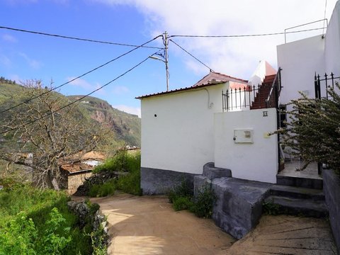 First photo of the property