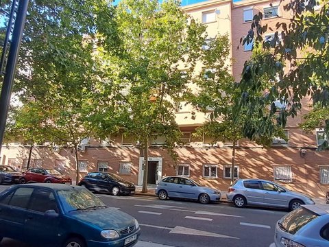 First photo of the property