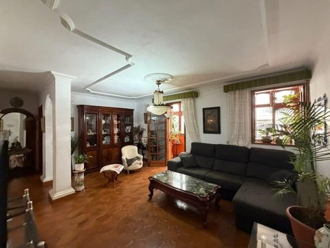 First photo of the property
