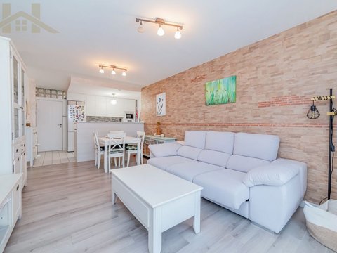 First photo of the property