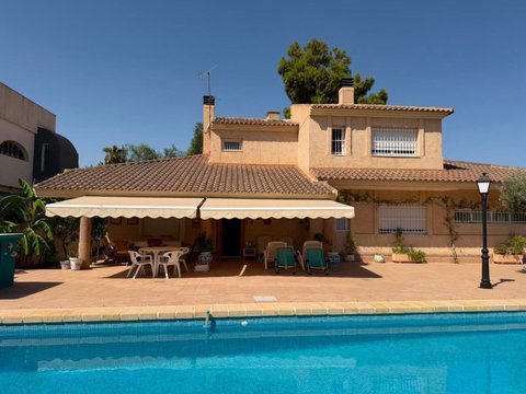First photo of the property