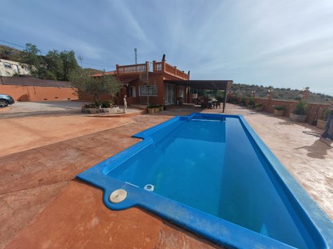 First photo of the property
