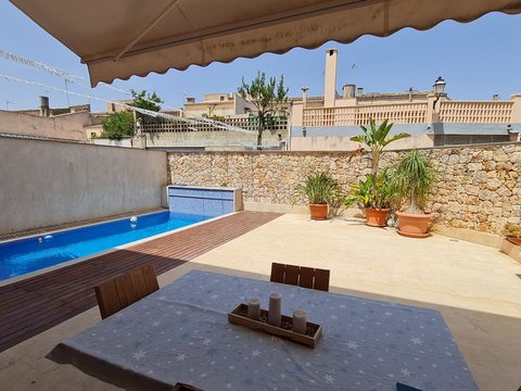First photo of the property