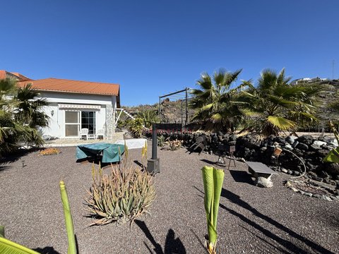 3-bedroom freehold villa in Guía de Isora — photo 1 of 5