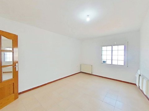 First photo of the property