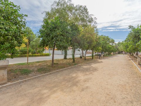 First photo of the property