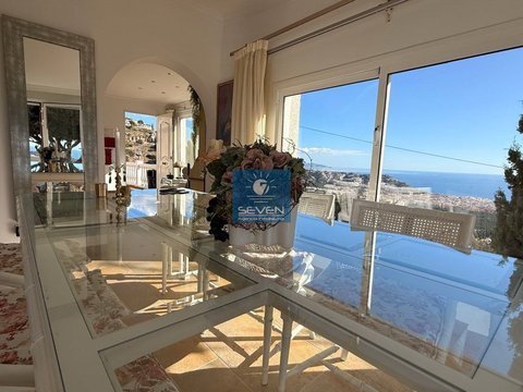 First photo of the property