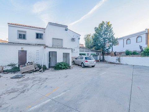 First photo of the property