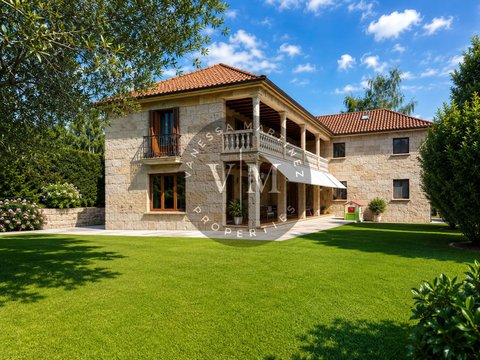 First photo of the property