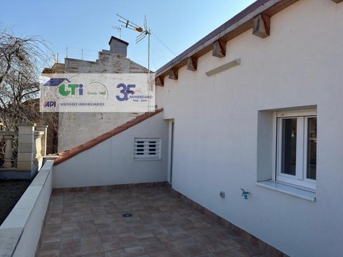 First photo of the property