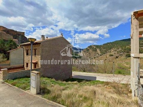 First photo of the property
