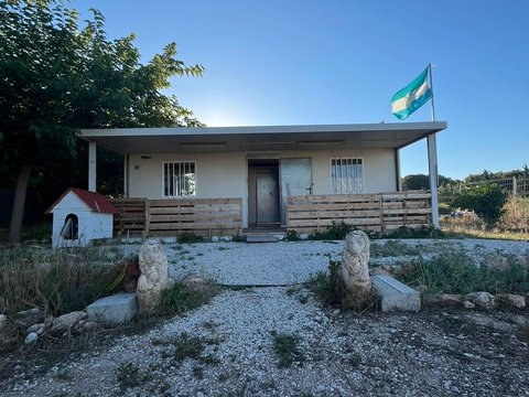 First photo of the property