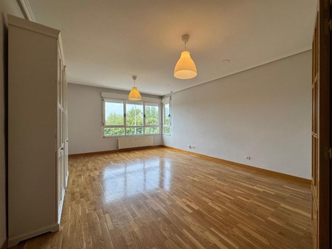 First photo of the property