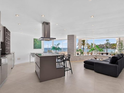First photo of the property