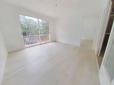 First photo of the property
