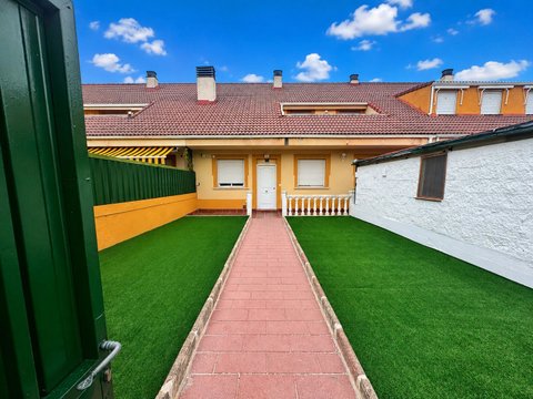First photo of the property