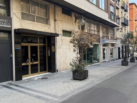 Prima fotografie a proprietății