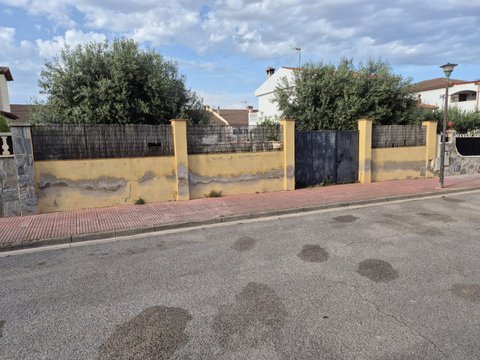 First photo of the property