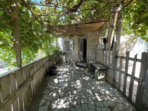 First photo of the property