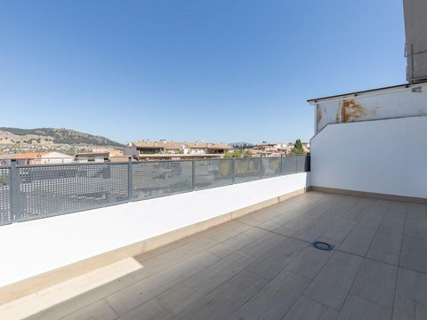 First photo of the property