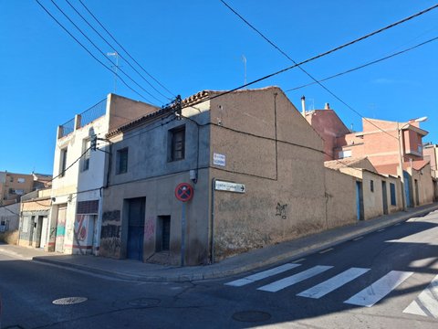 First photo of the property