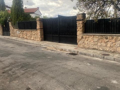First photo of the property