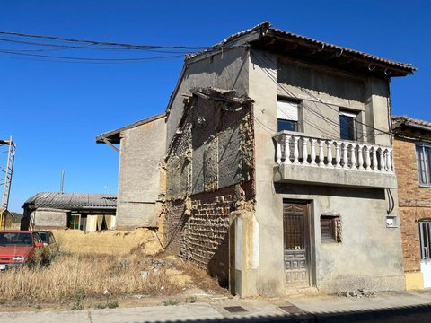 First photo of the property