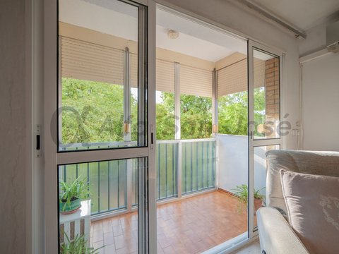 First photo of the property