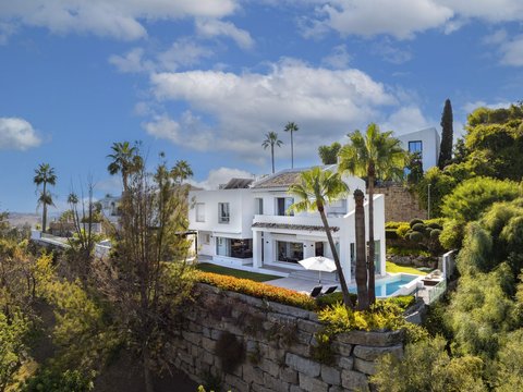 4-bedroom freehold villa in Benahavís — photo 1 of 5