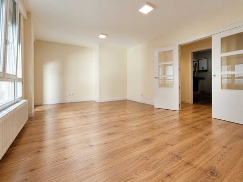First photo of the property