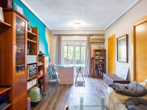 First photo of the property