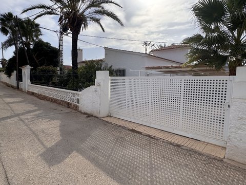 First photo of the property