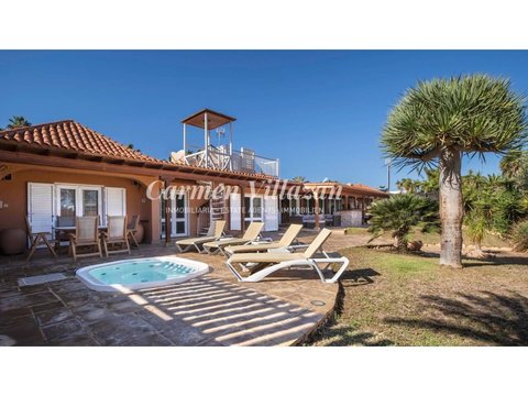 5-bedroom freehold villa in Antigua — photo 1 of 5