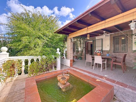 First photo of the property