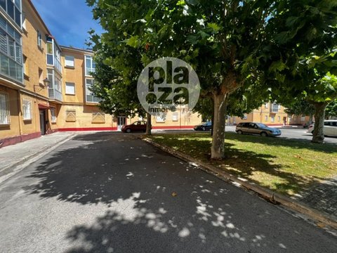 First photo of the property
