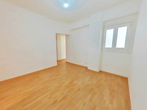 First photo of the property
